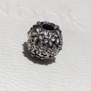 Pandora Daisy Clip
